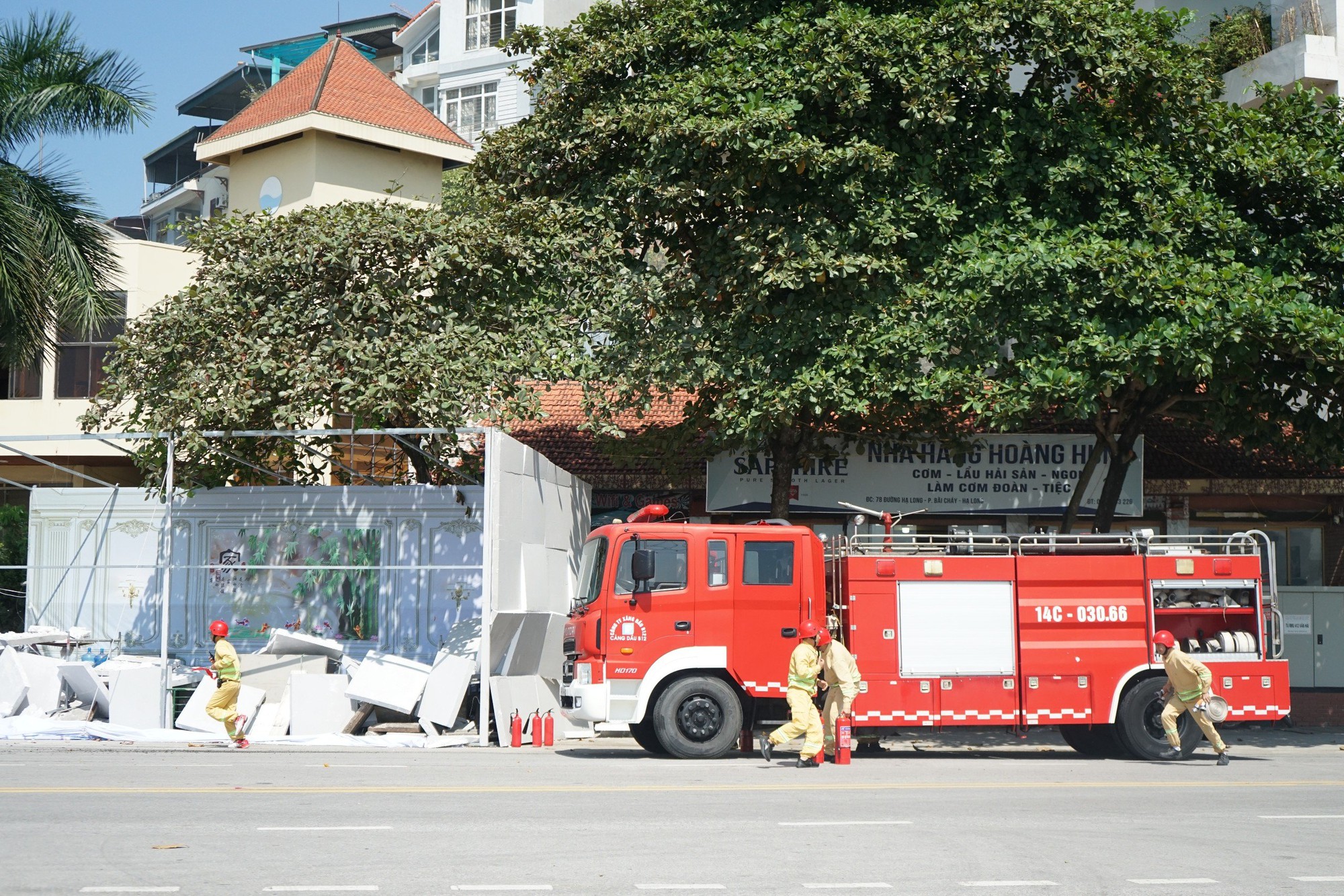 Quảng Ninh huy động robot, trực thăng và nhân viên y tế tham gia diễn tập chữa cháy, cứu nạn  - Ảnh 5.