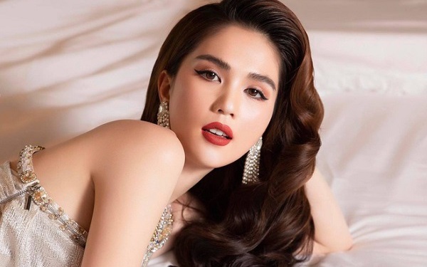 Ngọc Trinh và loạt phát ngôn, hành động phản cảm khiến dư luận "dậy sóng"
