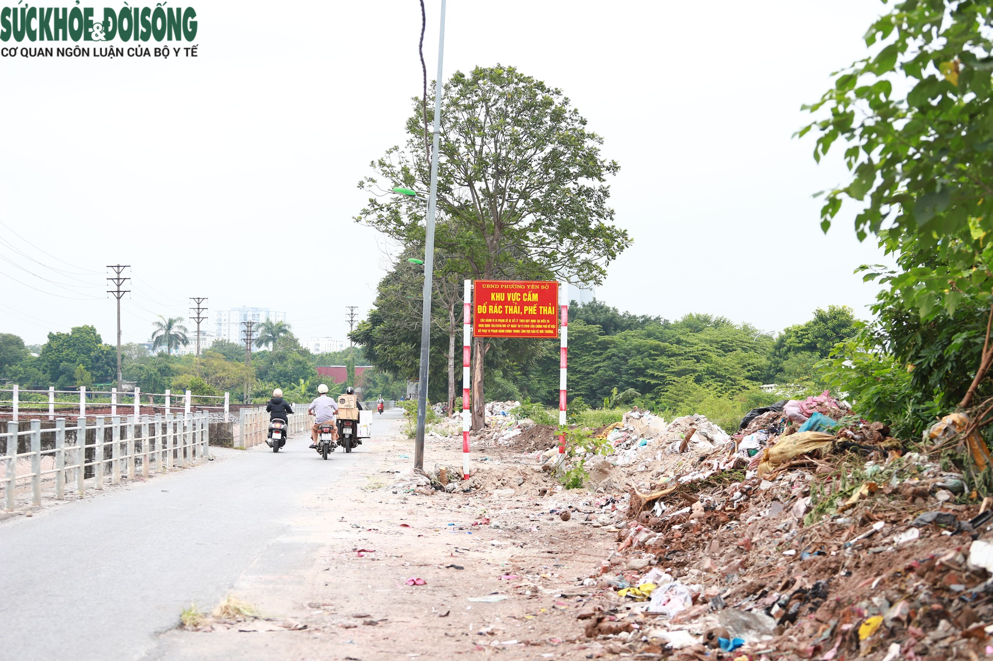 Dẹp bãi rác bủa vây bệnh viện tại Hoàng Mai sau phản ánh của Báo Sức khỏe&Đời sống - Ảnh 4.