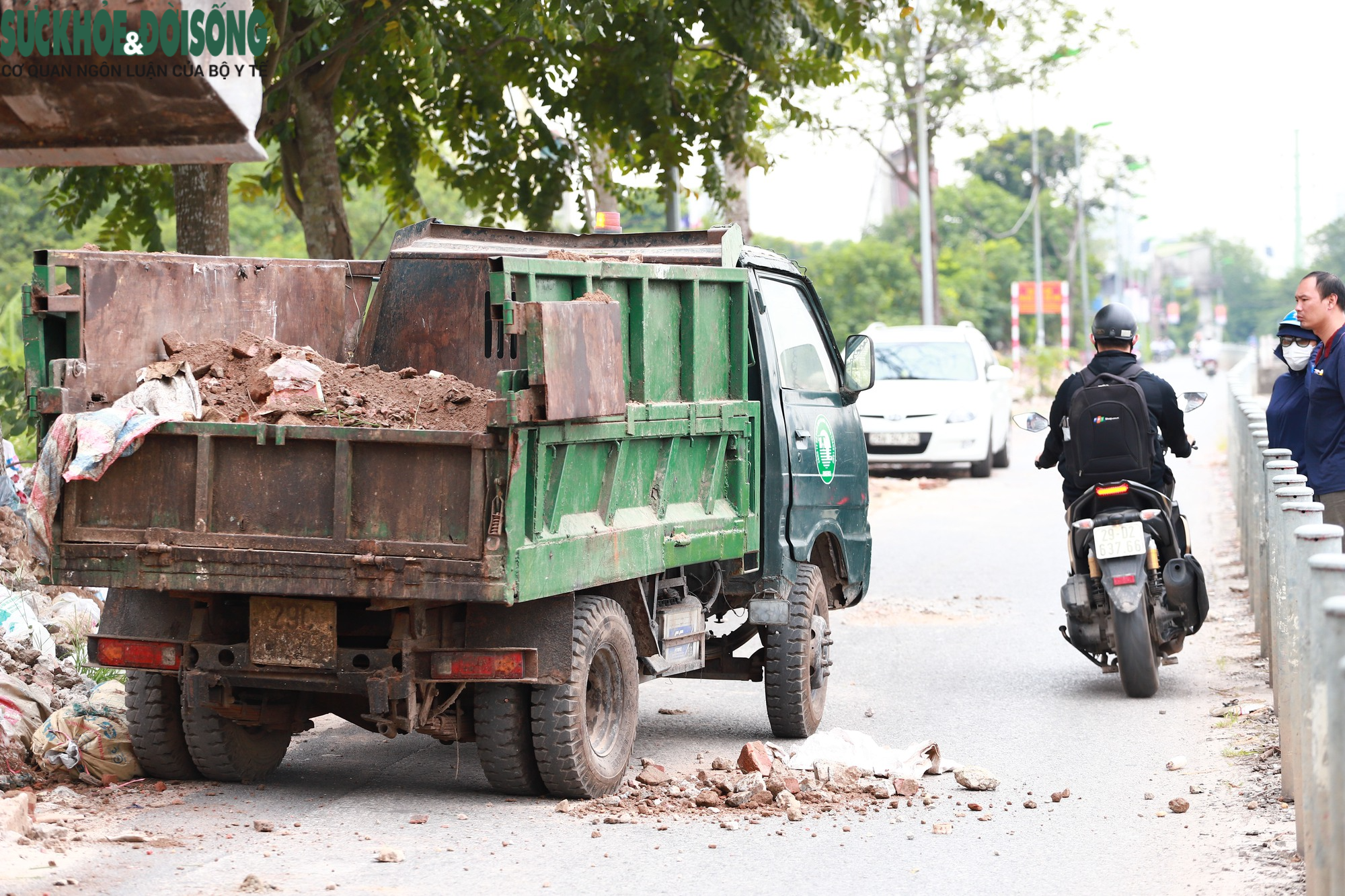 Dẹp bãi rác bủa vây bệnh viện tại Hoàng Mai sau phản ánh của Báo Sức khỏe&Đời sống - Ảnh 9.