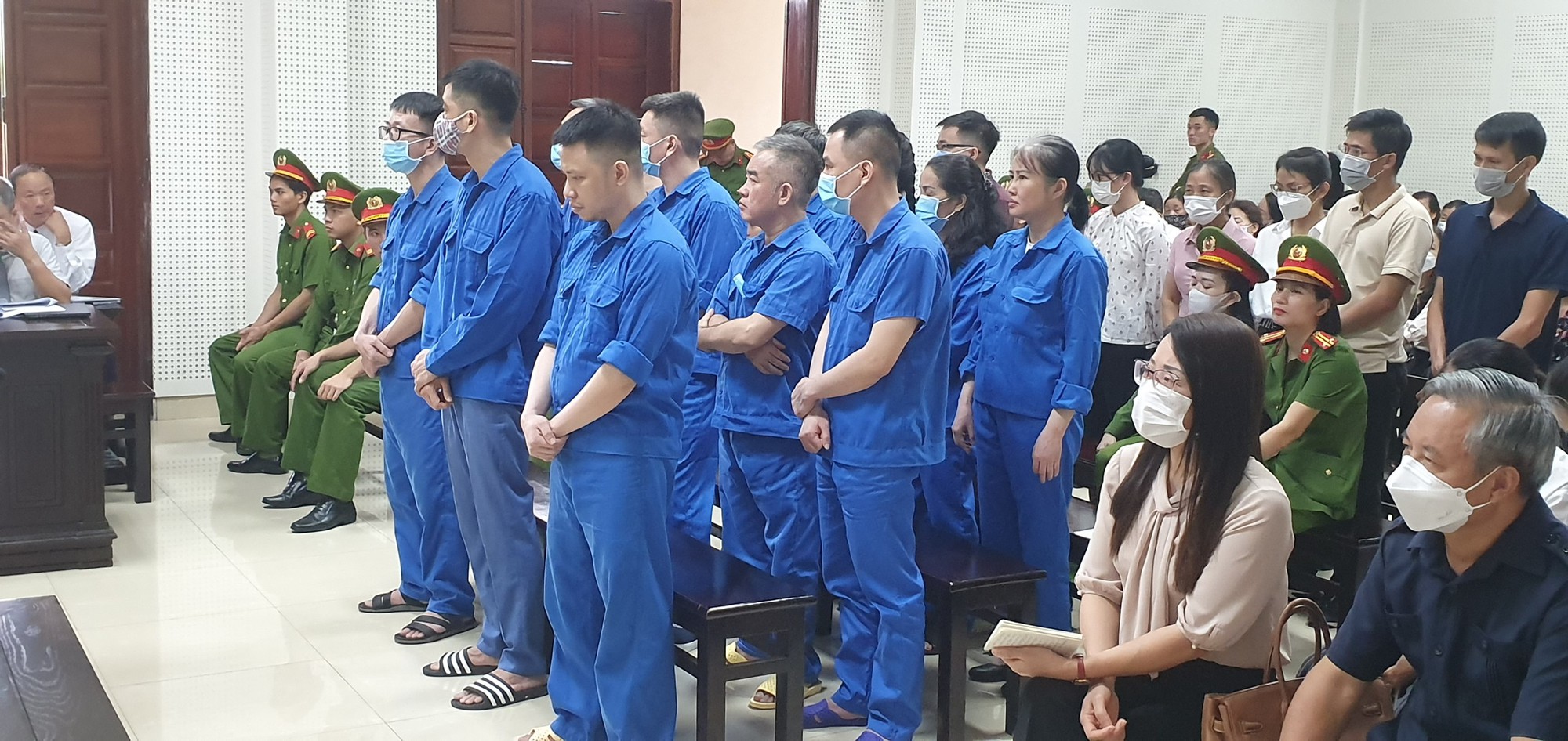 Giám đốc Sở GDĐT Quảng Ninh Vũ Liên Oanh bị đề nghị mức án 15-17 năm tù - Ảnh 2.