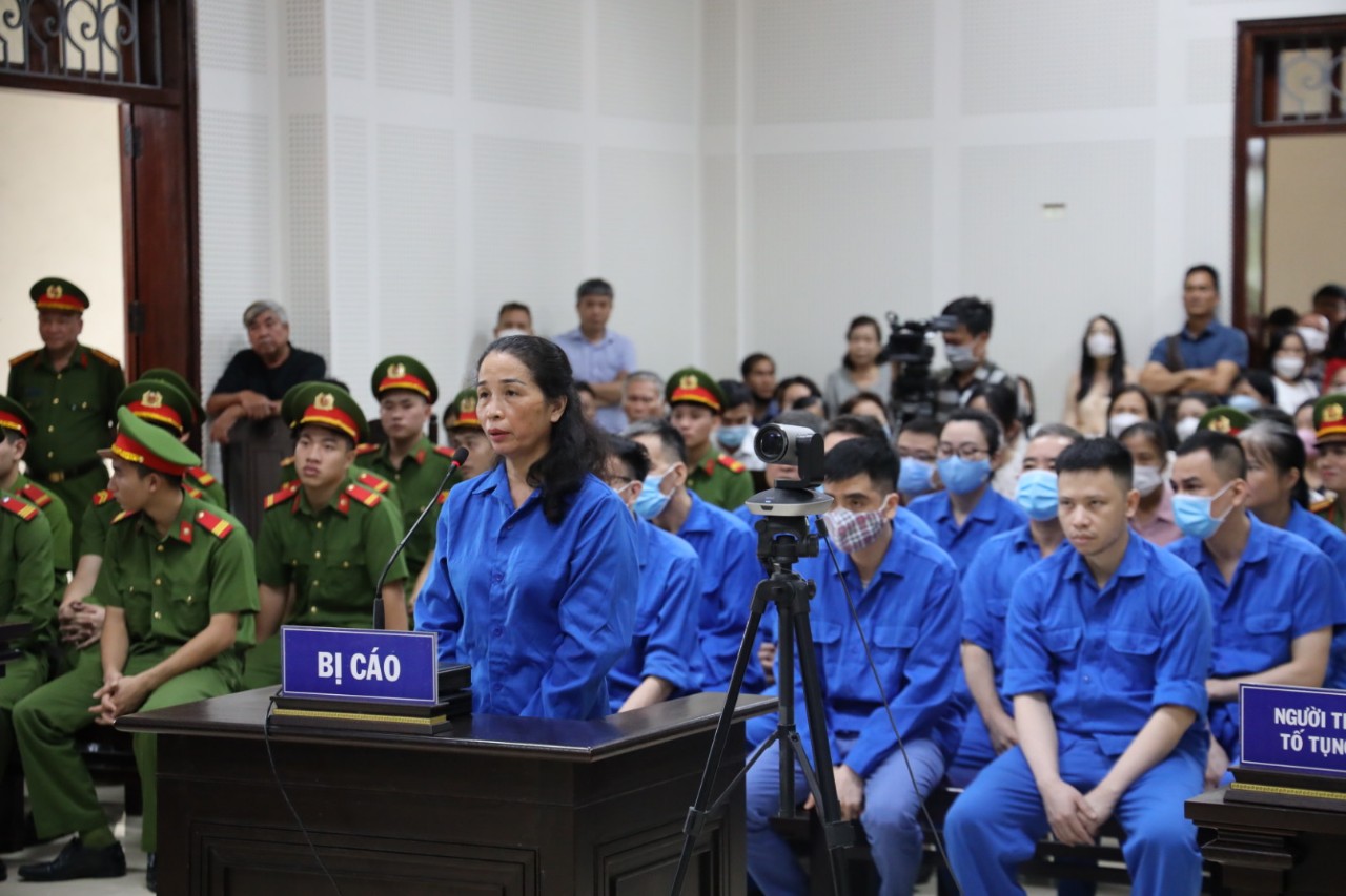 Giám đốc Sở GDĐT Quảng Ninh Vũ Liên Oanh bị đề nghị mức án 15-17 năm tù - Ảnh 1.