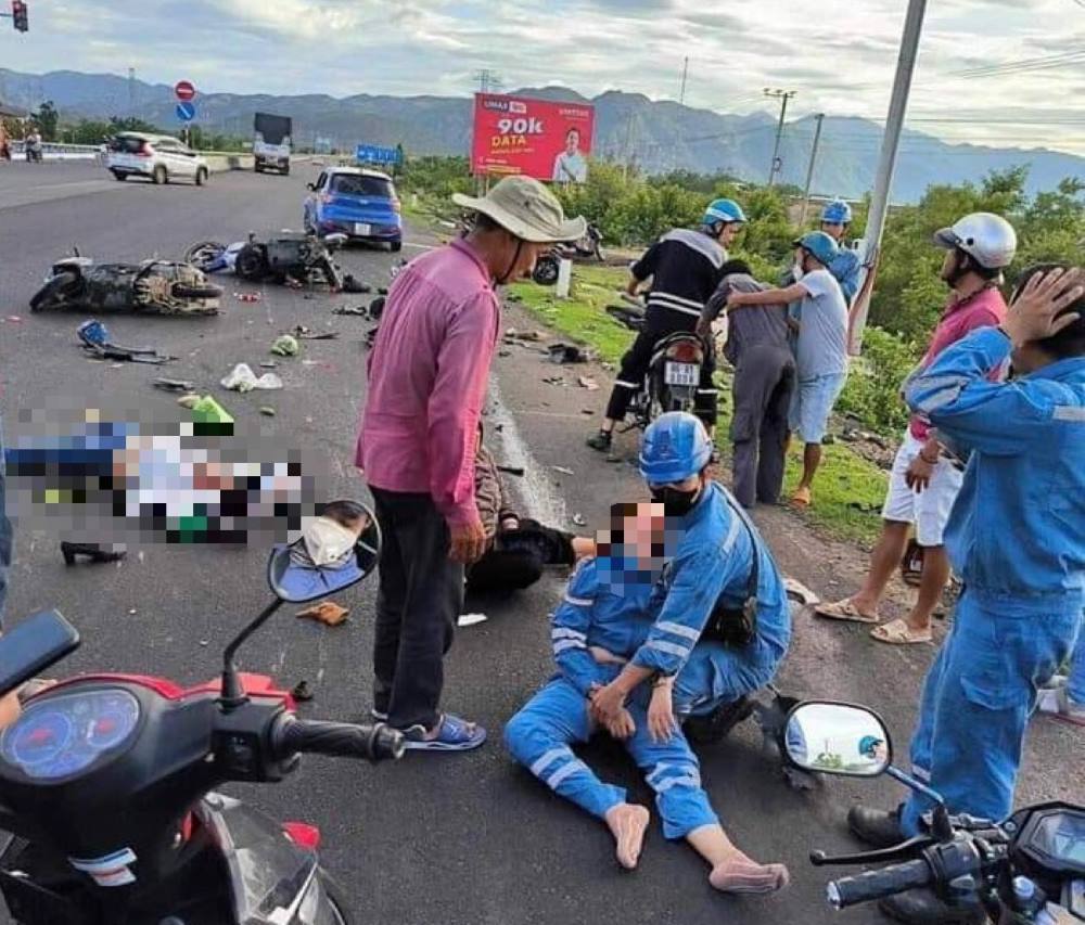 Khởi tố cha và con lái ô tô đâm nhiều xe máy ở Bình Thuận - Ảnh 1.
