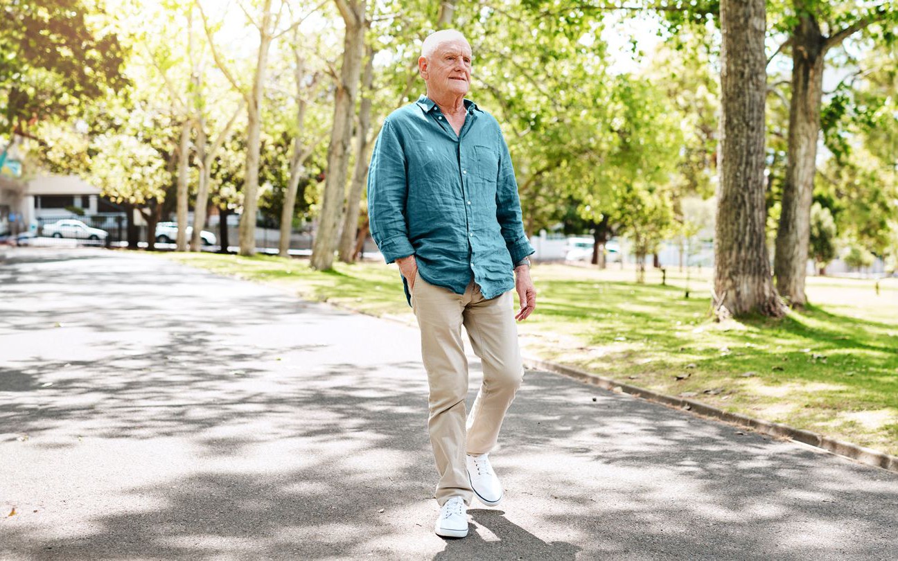 Khó rẽ khi đi bộ có thể là dấu hiệu sớm của bệnh Alzheimer
