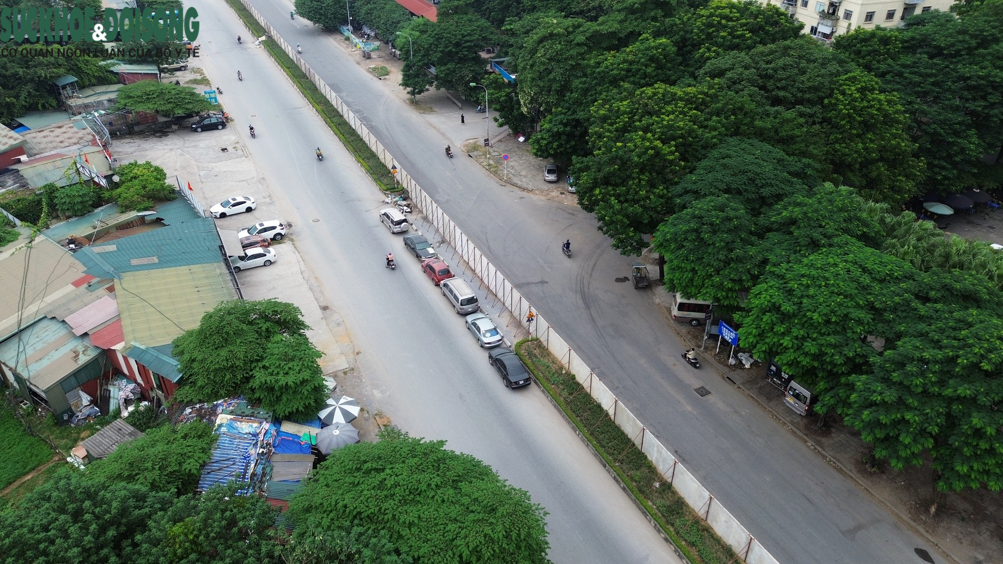 Cận cảnh khu vực rào bê tông chắn đường dân được Hà Nội yêu cầu phá bỏ - Ảnh 7.