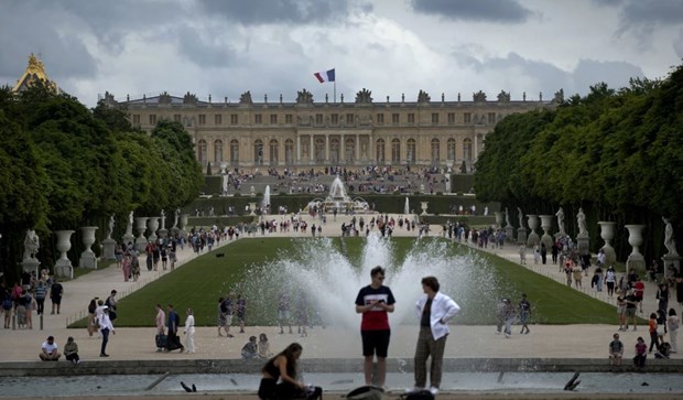 Cảnh sát Pháp báo động có bom tại Cung điện Versailles - Ảnh 1.