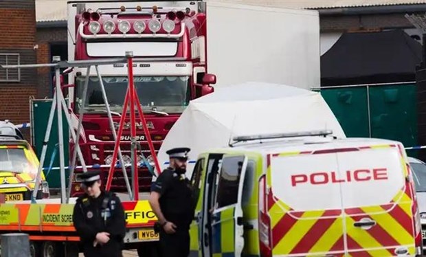 Vụ 39 thi thể trong xe tải ở Anh: Pháp mở phiên xét xử 19 nghi phạm - Ảnh 1.
