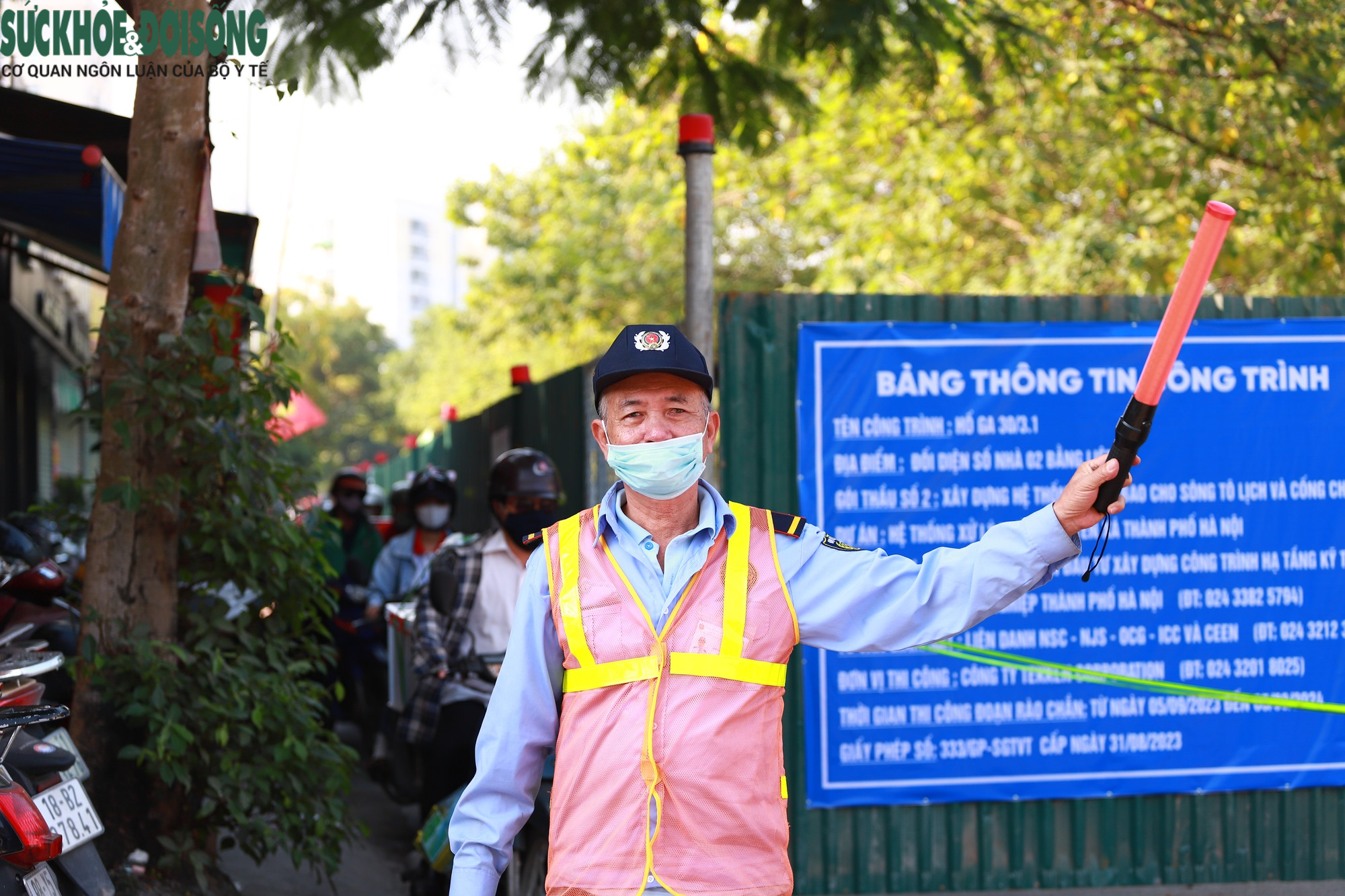 Tổ chức lại giao thông không cắm biển báo, nhiều phương tiện đâm đầu vào công trường - Ảnh 6.