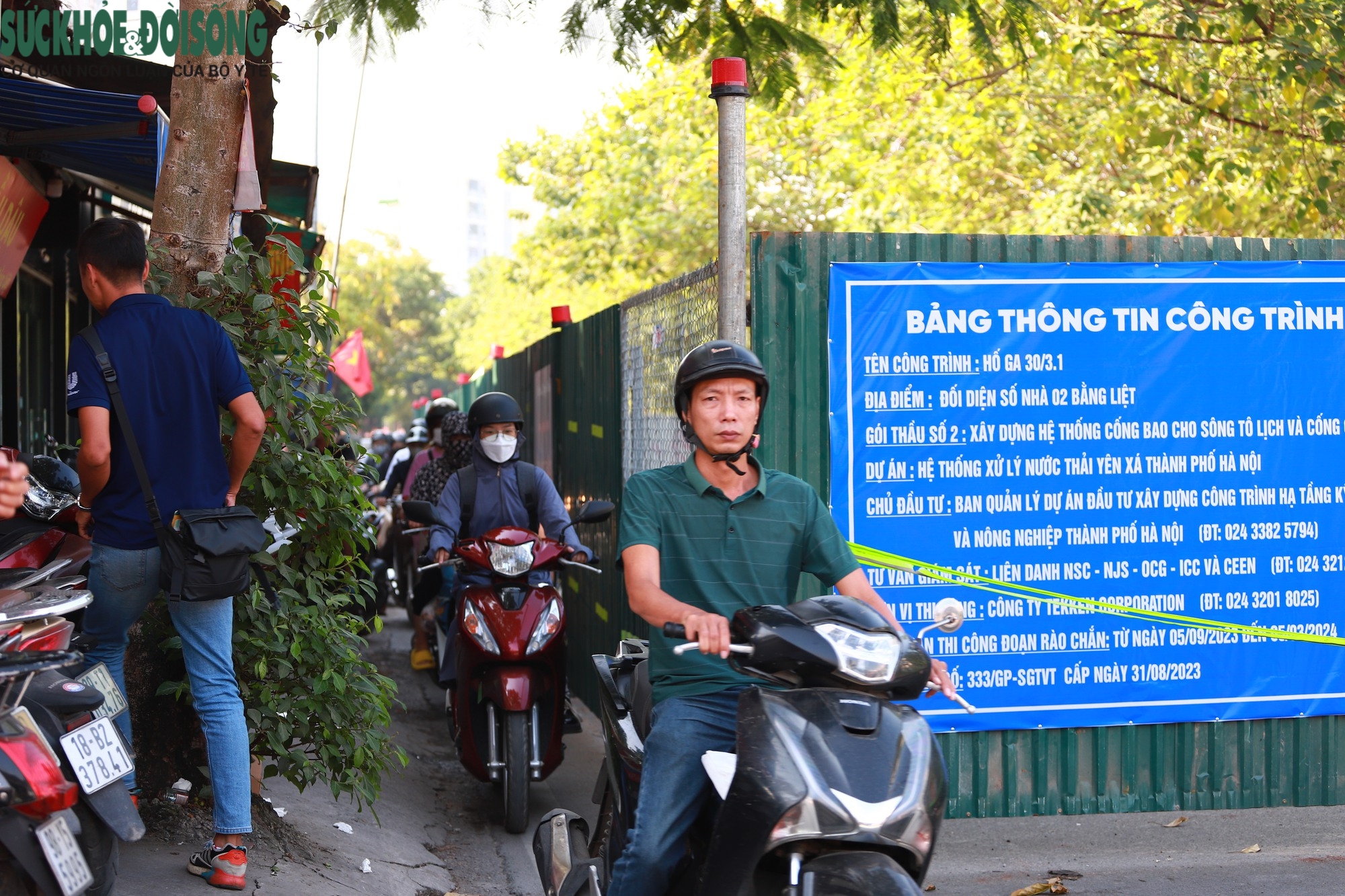 Tổ chức lại giao thông không cắm biển báo, nhiều phương tiện đâm đầu vào công trường - Ảnh 7.