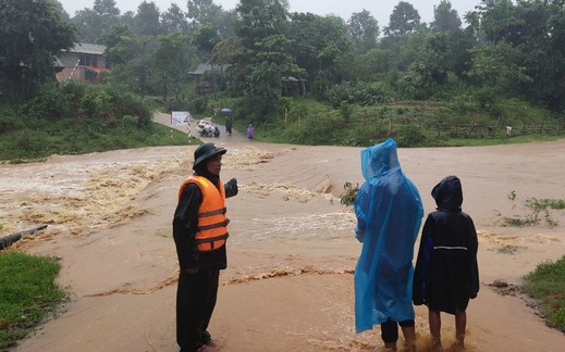 Thủ tướng yêu cầu sơ tán người dân ra khỏi vùng nguy hiểm trước áp thấp nhiệt đới có thể thành bão