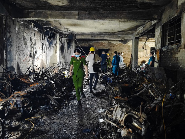 Vụ cháy chung cư mini khiến 56 người tử vong: Triệu tập nhiều cán bộ đương chức và đã nghỉ hưu của quận Thanh Xuân - Ảnh 1.