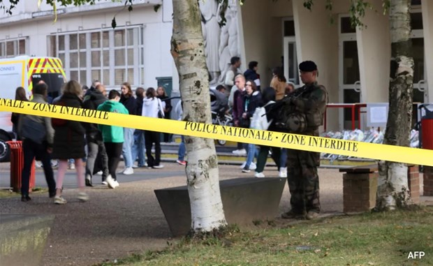 Cảnh sát Pháp bắt giữ một học sinh 16 tuổi đe dọa đánh bom giả - Ảnh 1.