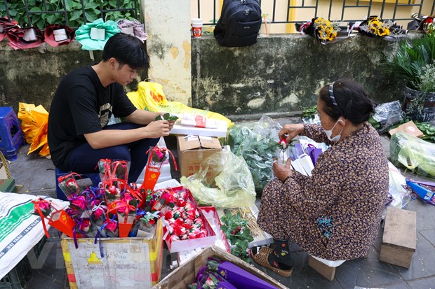 Hoa hồng giá tăng gấp hai, gấp ba lần trong ngày Phụ nữ Việt Nam 20/10 - Ảnh 11.