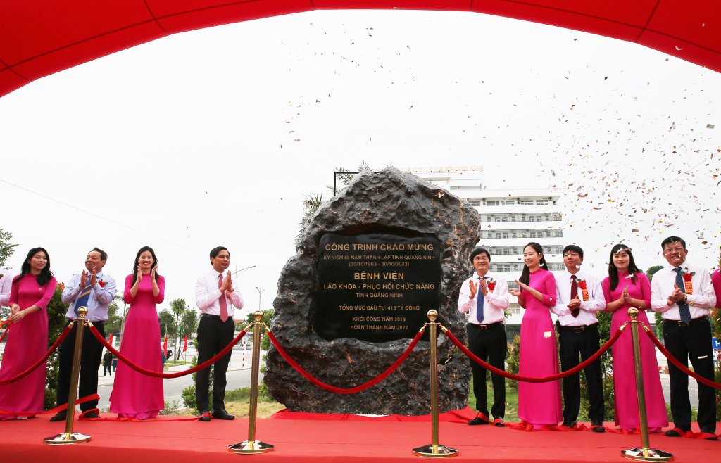 Gắn biển và khánh thành hàng loạt công trình chào mừng 60 năm Ngày thành lập tỉnh Quảng Ninh - Ảnh 2.