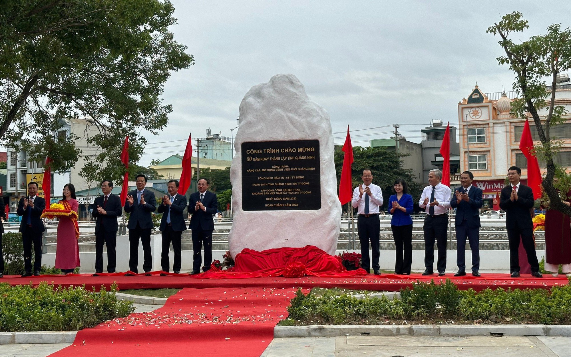Gắn biển và khánh thành hàng loạt công trình chào mừng 60 năm Ngày thành lập tỉnh Quảng Ninh