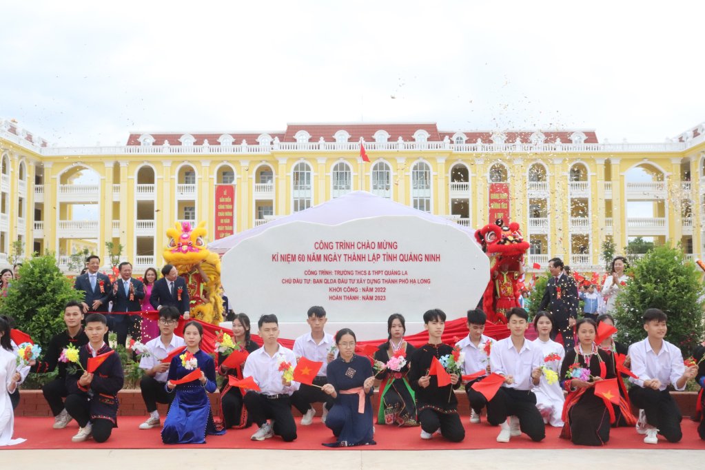 Gắn biển và khánh thành hàng loạt công trình chào mừng 60 năm Ngày thành lập tỉnh Quảng Ninh - Ảnh 4.