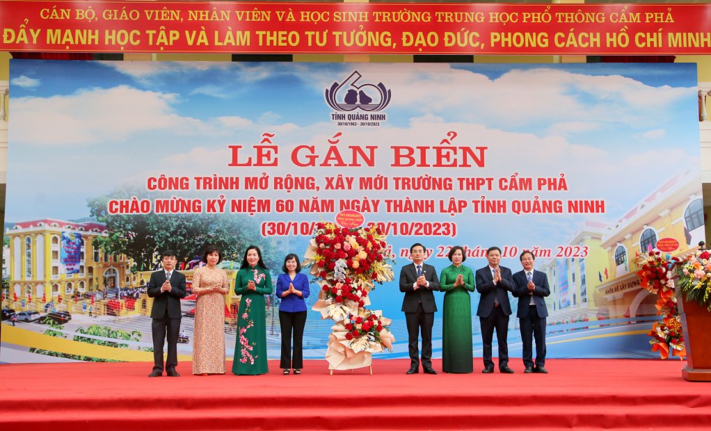 Gắn biển và khánh thành hàng loạt công trình chào mừng 60 năm Ngày thành lập tỉnh Quảng Ninh - Ảnh 5.