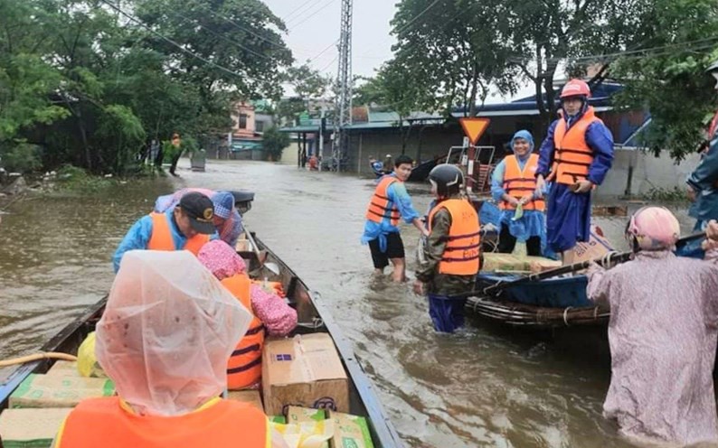 Miền Trung lại hứng mưa lớn, nguy cơ cao ngập lụt