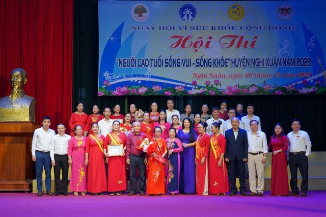 Sôi nổi hội thi 'Người cao tuổi sống vui - sống khỏe' - Ảnh 4. Sôi nổi hội thi 'Người cao tuổi sống vui - sống khỏe' - Ảnh 4.