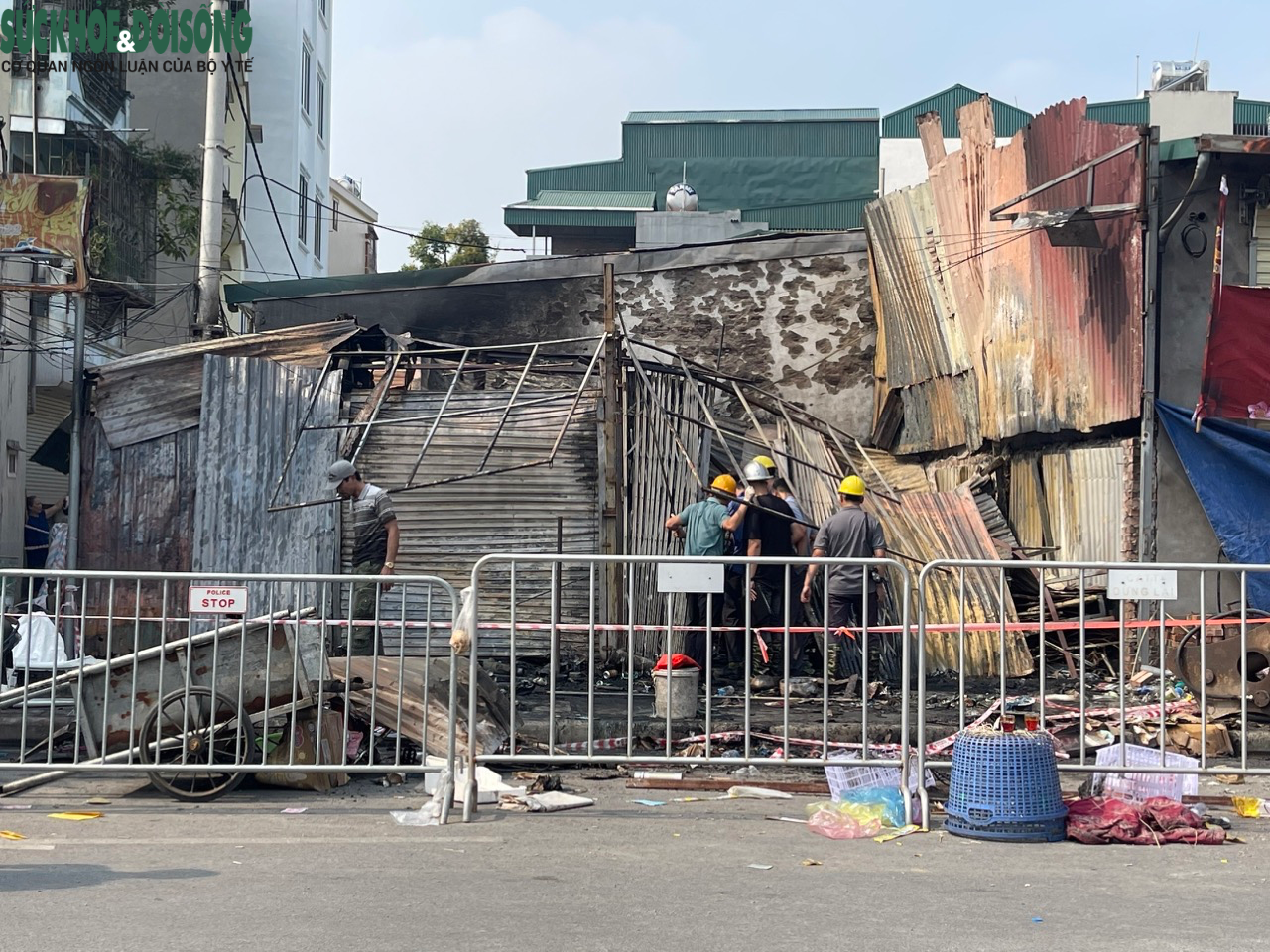 Hiện trường tan hoang vụ cháy tại Thanh Trì khiến 3 người tử vong - Ảnh 1.