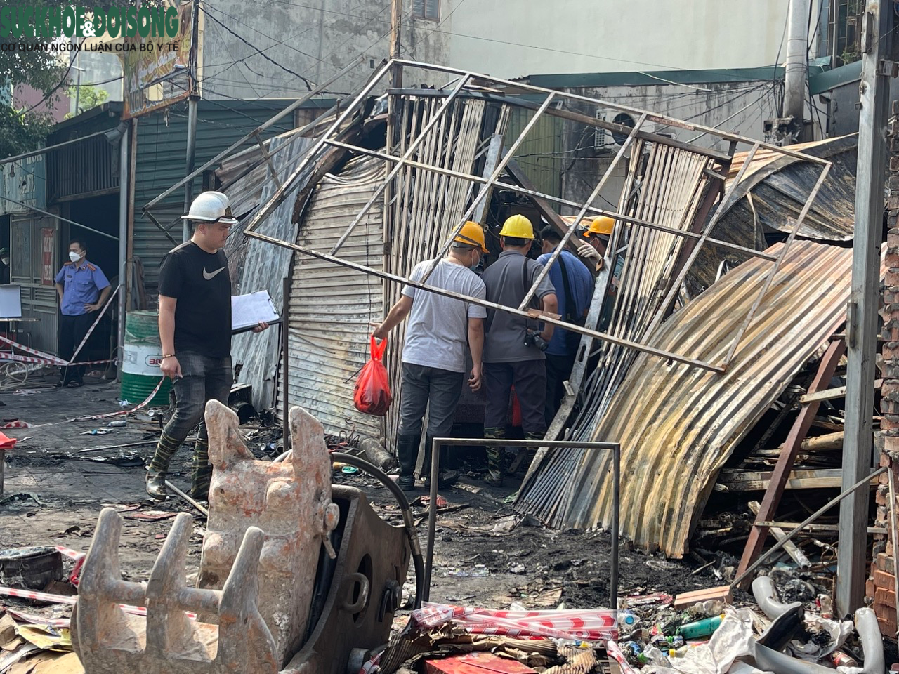 Hiện trường tan hoang vụ cháy tại Thanh Trì khiến 3 người tử vong - Ảnh 2.