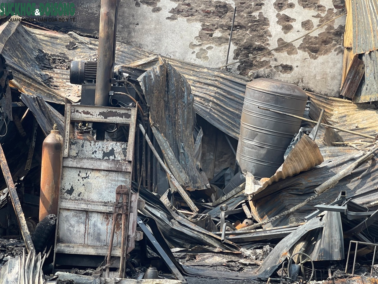 Hiện trường tan hoang vụ cháy tại Thanh Trì khiến 3 người tử vong - Ảnh 7.