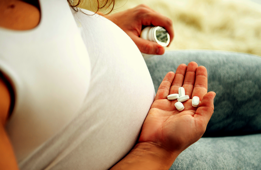 HIV lây qua đâu? Sự thật từ ca bệnh gây sốc và cảnh báo mới từ chuyên gia 1 Muốn trẻ sinh ra không lây truyền HIV từ mẹ cần phải làm gì?