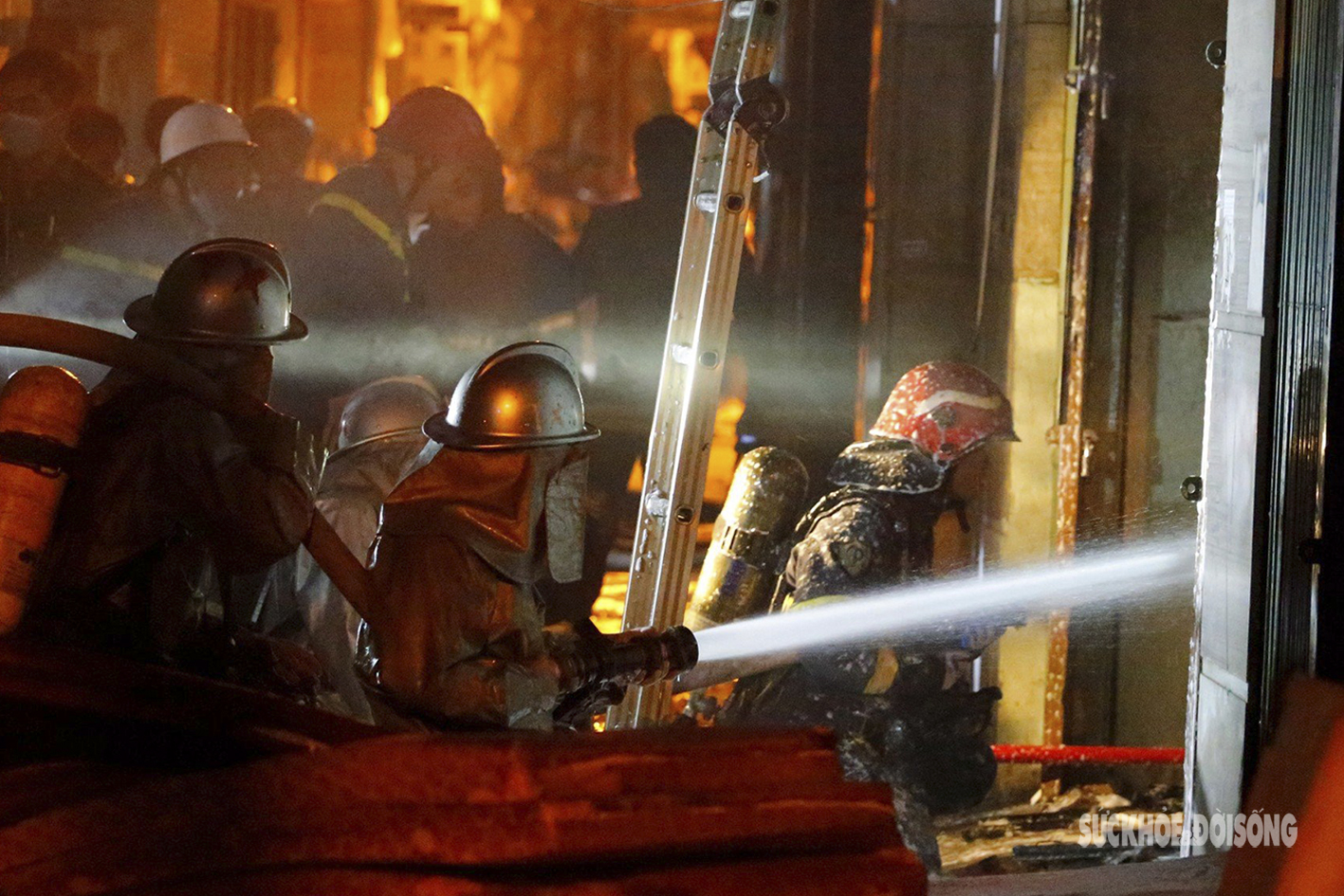 Lính cứu hỏa - Người hùng trong 'bão lửa' - Ảnh 2.