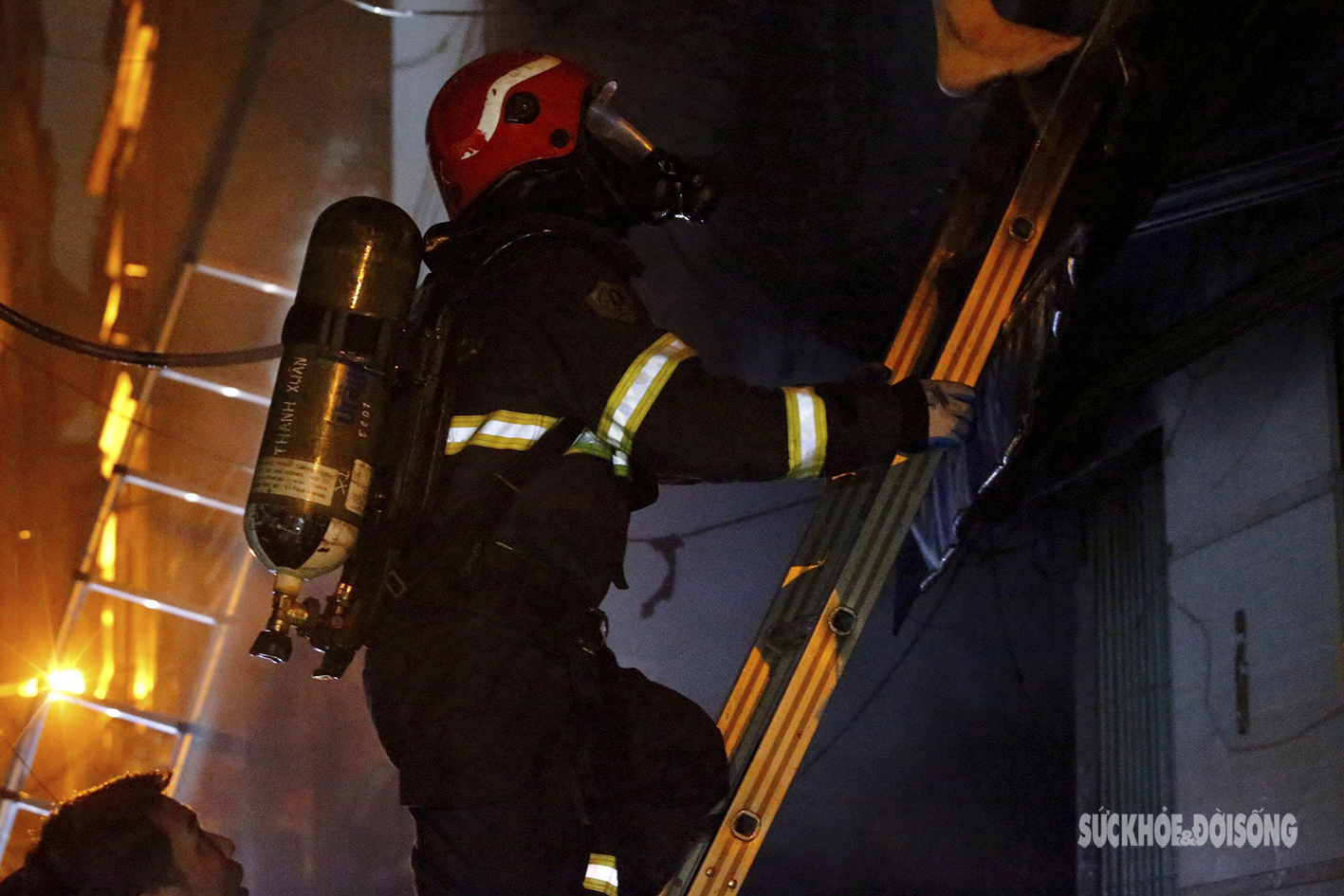 Lính cứu hỏa - Người hùng trong 'bão lửa' - Ảnh 1.