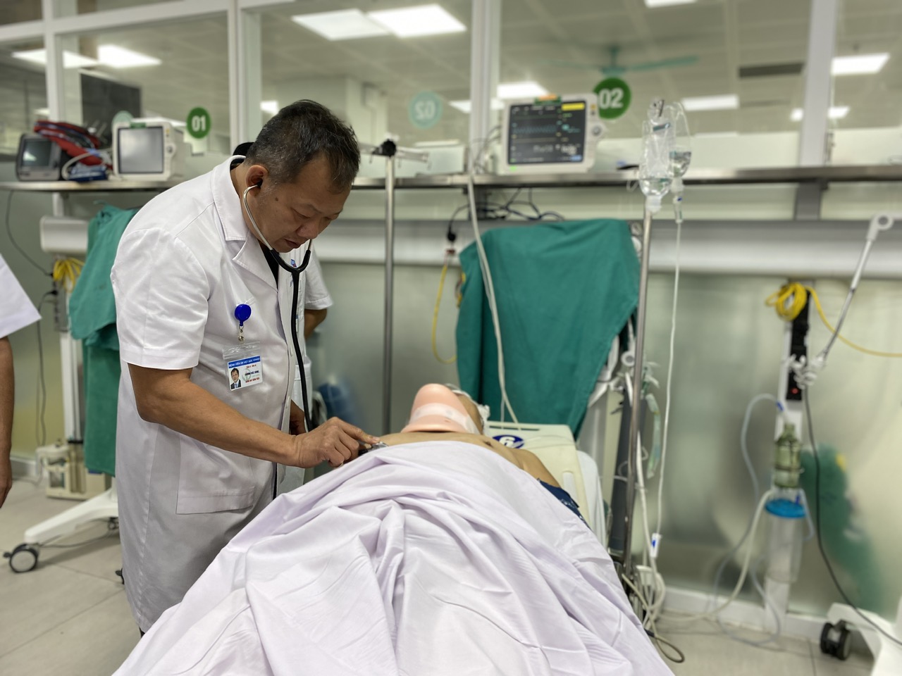 Bệnh viện Việt Đức nỗ lực cứu nạn nhân vụ tai nạn giao thông ở Lạng Sơn  - Ảnh 1.