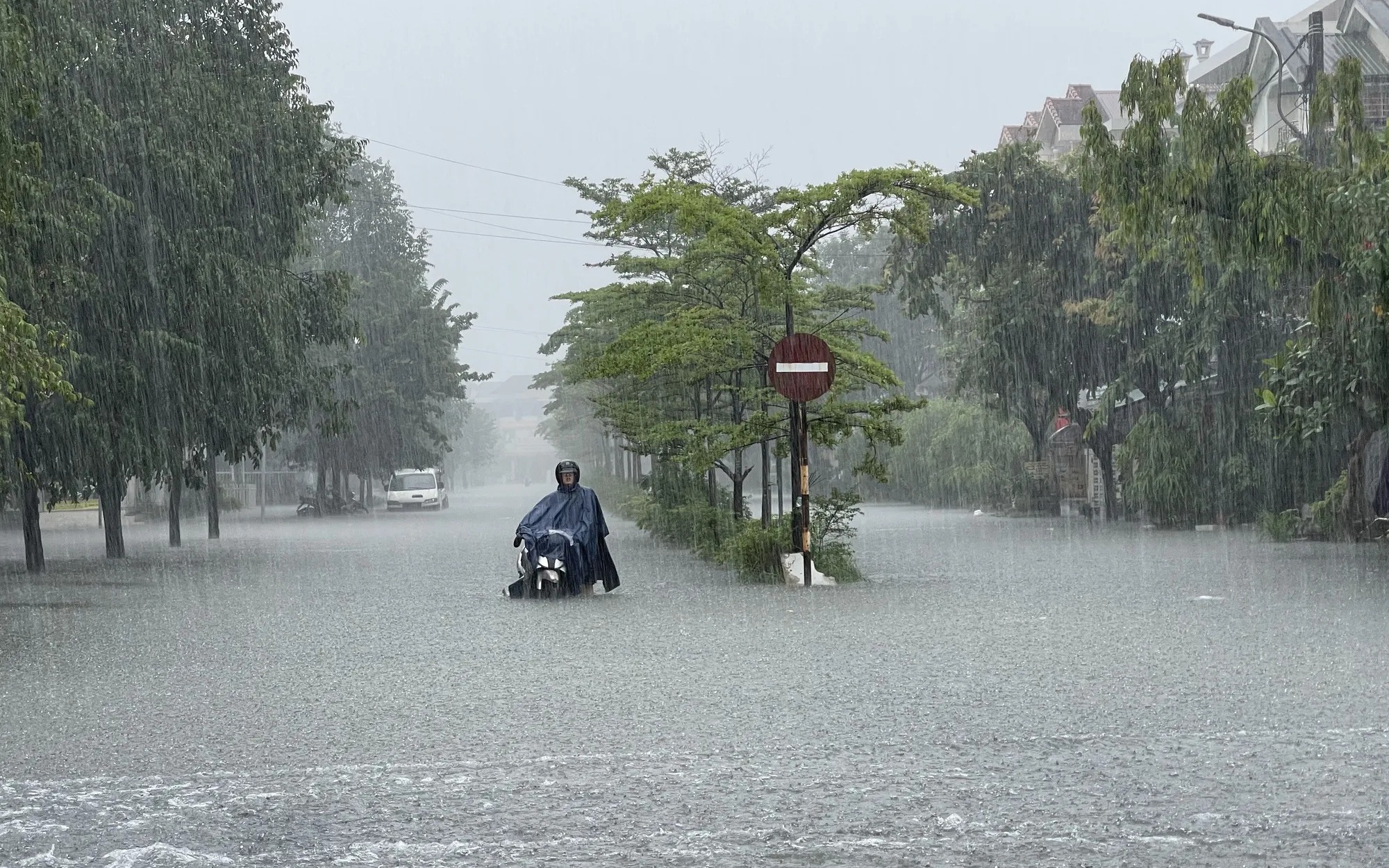 Diễn biến mưa lớn phức tạp ở miền Trung những ngày tới