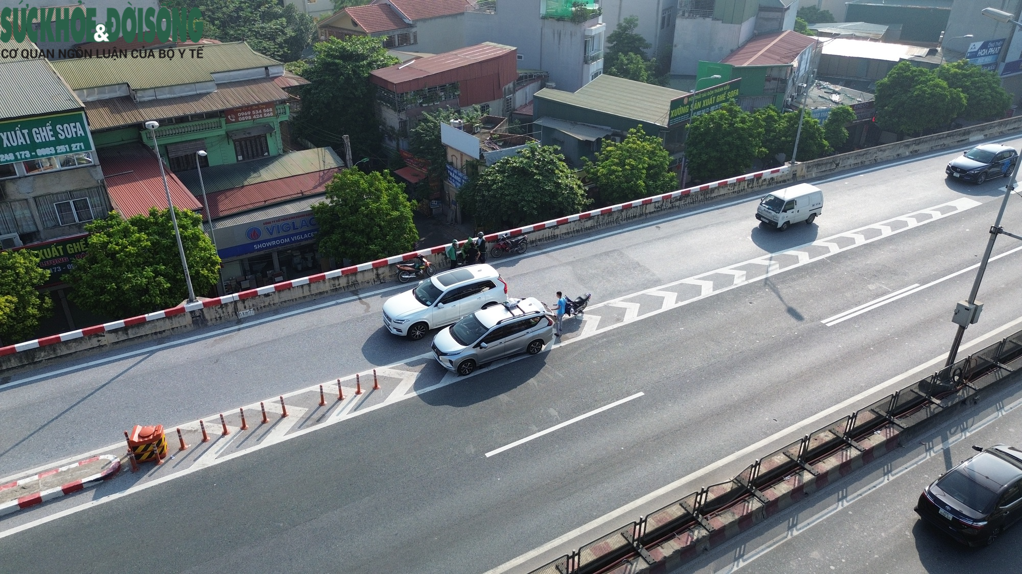 'Ngựa quen đường cũ', xe máy lại cướp đường ô tô - Ảnh 17.