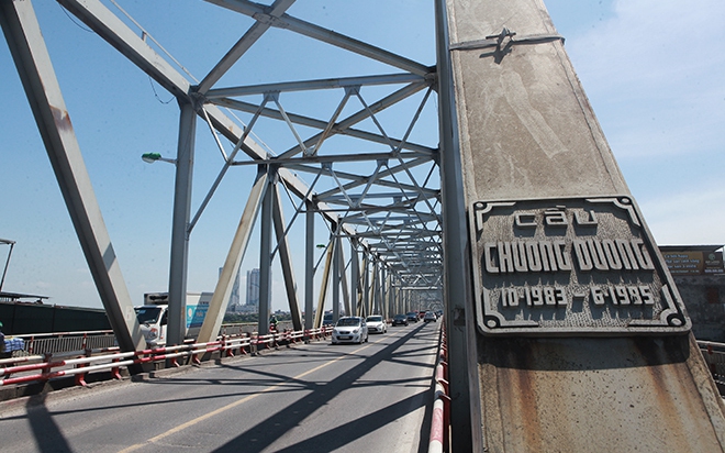 Cầu Chương Dương hạn chế phương tiện gần 1 tháng để sửa chữa
