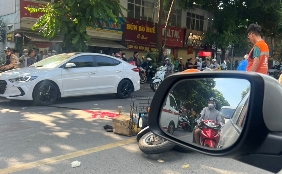 Hà Nội: Tai nạn giao thông khiến 1 người tử vong tại chỗ nghi do xe buýt cán qua - Ảnh 5.