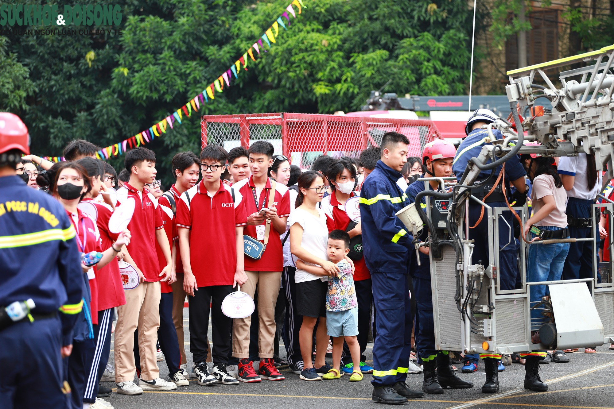 Ấn tượng hình ảnh học sinh, sinh viên trải nghiệm phòng cháy chữa cháy, cứu nạn cứu hộ - Ảnh 5.