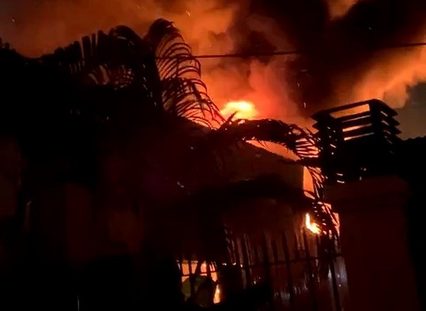 TP Hồ Chí Minh: Cháy nhà khiến một người tử vong do ngạt khói - Ảnh 1.