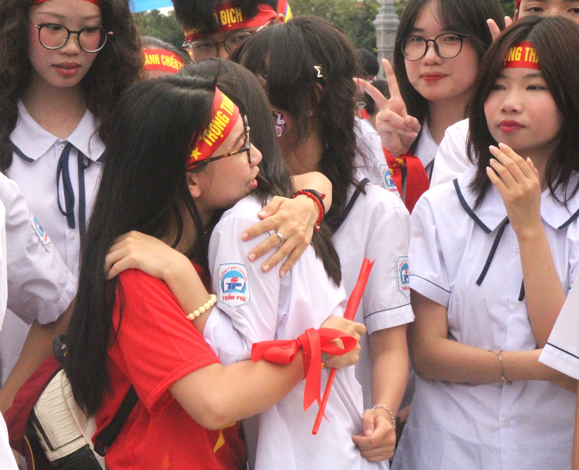 Chung kết Olympia 2023: Nữ sinh Hải Phòng bật khóc khi Nguyễn Trọng Thành về nhì đầy tiếc nuối - Ảnh 8.
