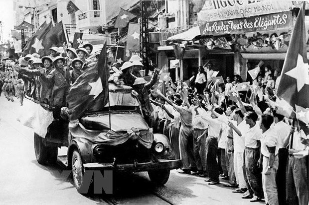 Kỷ niệm 69 năm Ngày Giải phóng Thủ đô: Hà Nội ngày khải hoàn - Ảnh 1.