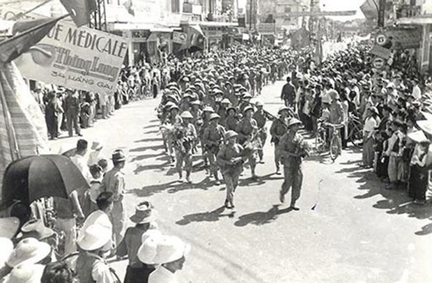 Kỷ niệm 69 năm Ngày Giải phóng Thủ đô: Hà Nội ngày khải hoàn - Ảnh 2.