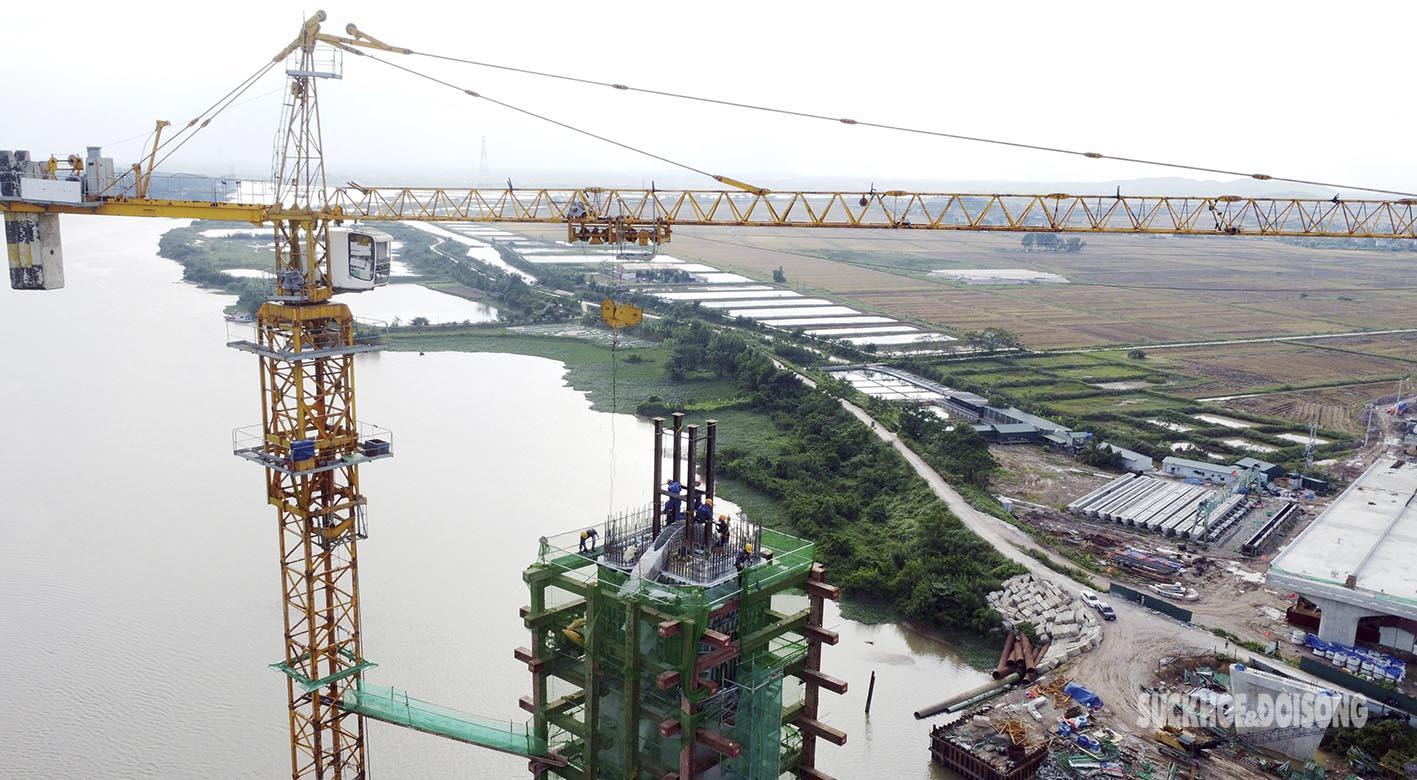 Ngắm cầu dây văng lớn nhất Bắc Giang đang dần hình thành - Ảnh 2.