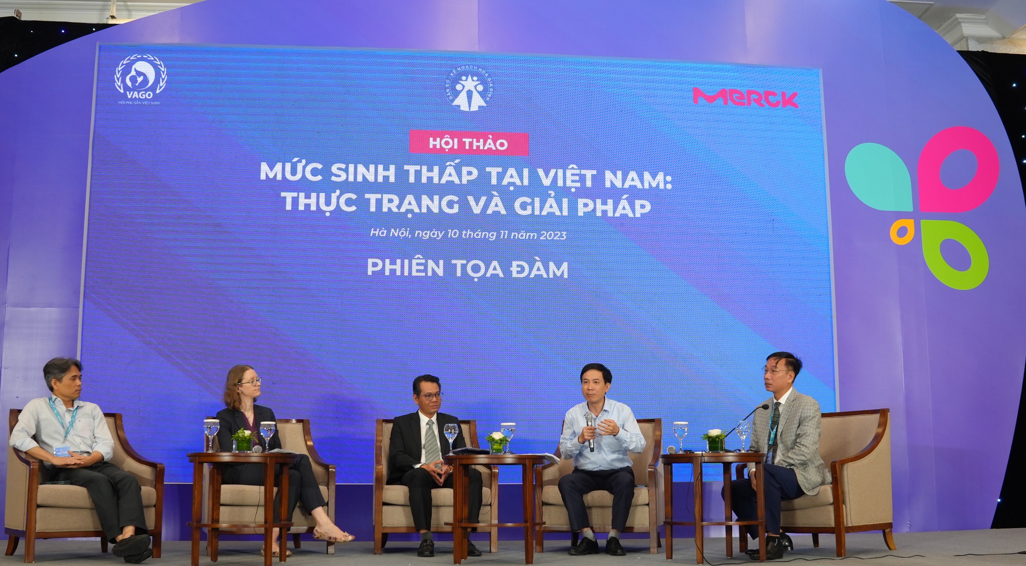 Thứ trưởng Bộ Y tế: Việt Nam đang đối mặt với thực trạng chênh lệch mức sinh giữa các vùng- Ảnh 3.