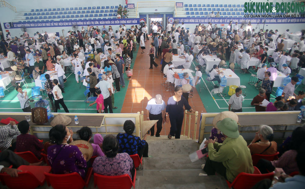 Hà Nội: Gần 2.000 người được khám bệnh, cấp phát thuốc miễn phí tại Ngày hội y tế cơ sở- Ảnh 1.