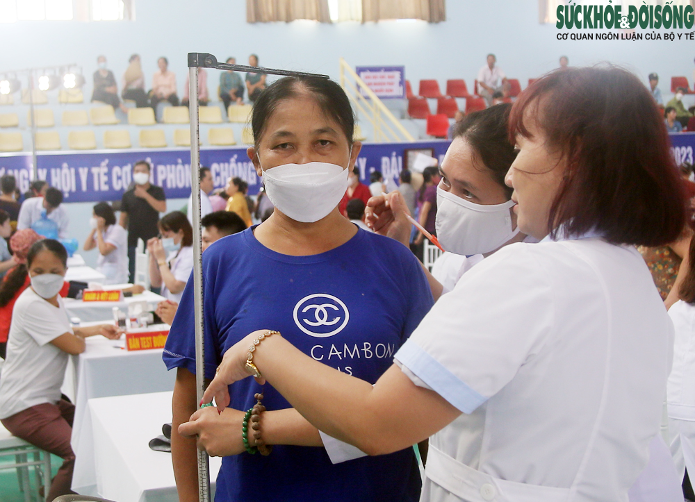 Hà Nội: Gần 2.000 người được khám bệnh, cấp phát thuốc miễn phí tại Ngày hội y tế cơ sở- Ảnh 3.