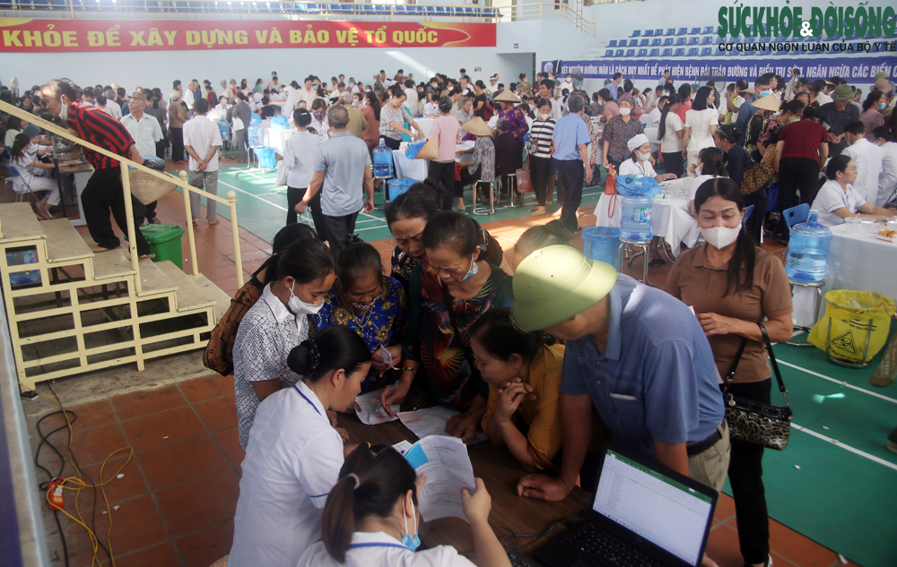 Hà Nội: Gần 2.000 người được khám bệnh, cấp phát thuốc miễn phí tại Ngày hội y tế cơ sở- Ảnh 9.