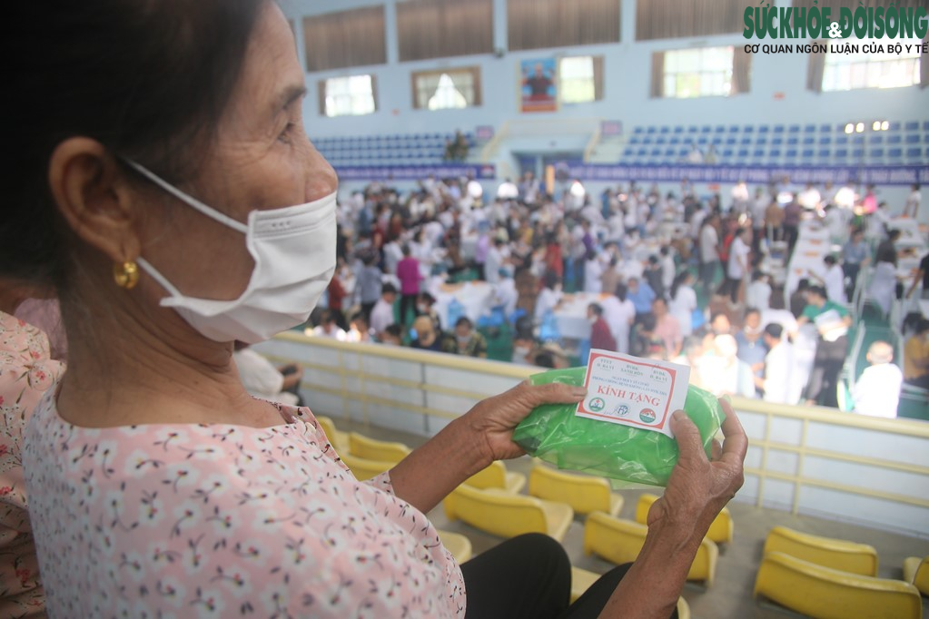 Hà Nội: Gần 2.000 người được khám bệnh, cấp phát thuốc miễn phí tại Ngày hội y tế cơ sở- Ảnh 10.