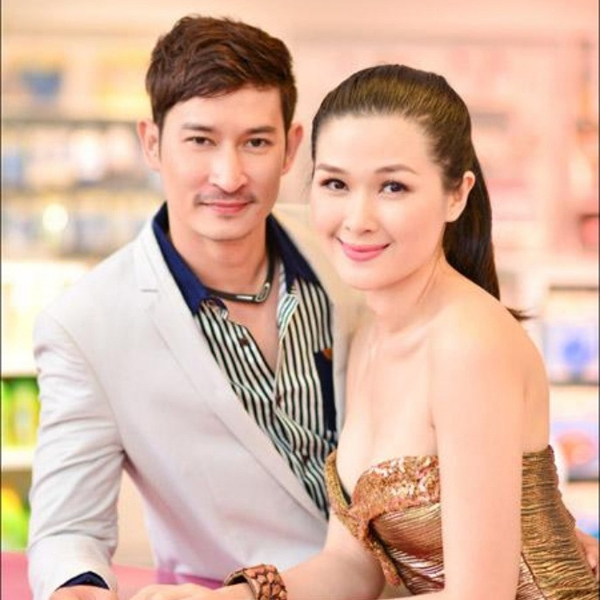 Sao Việt yêu không vội cưới: Huy Khánh 'hơi ngượng' khi tổ chức hôn lễ với mẹ của con gái- Ảnh 4.