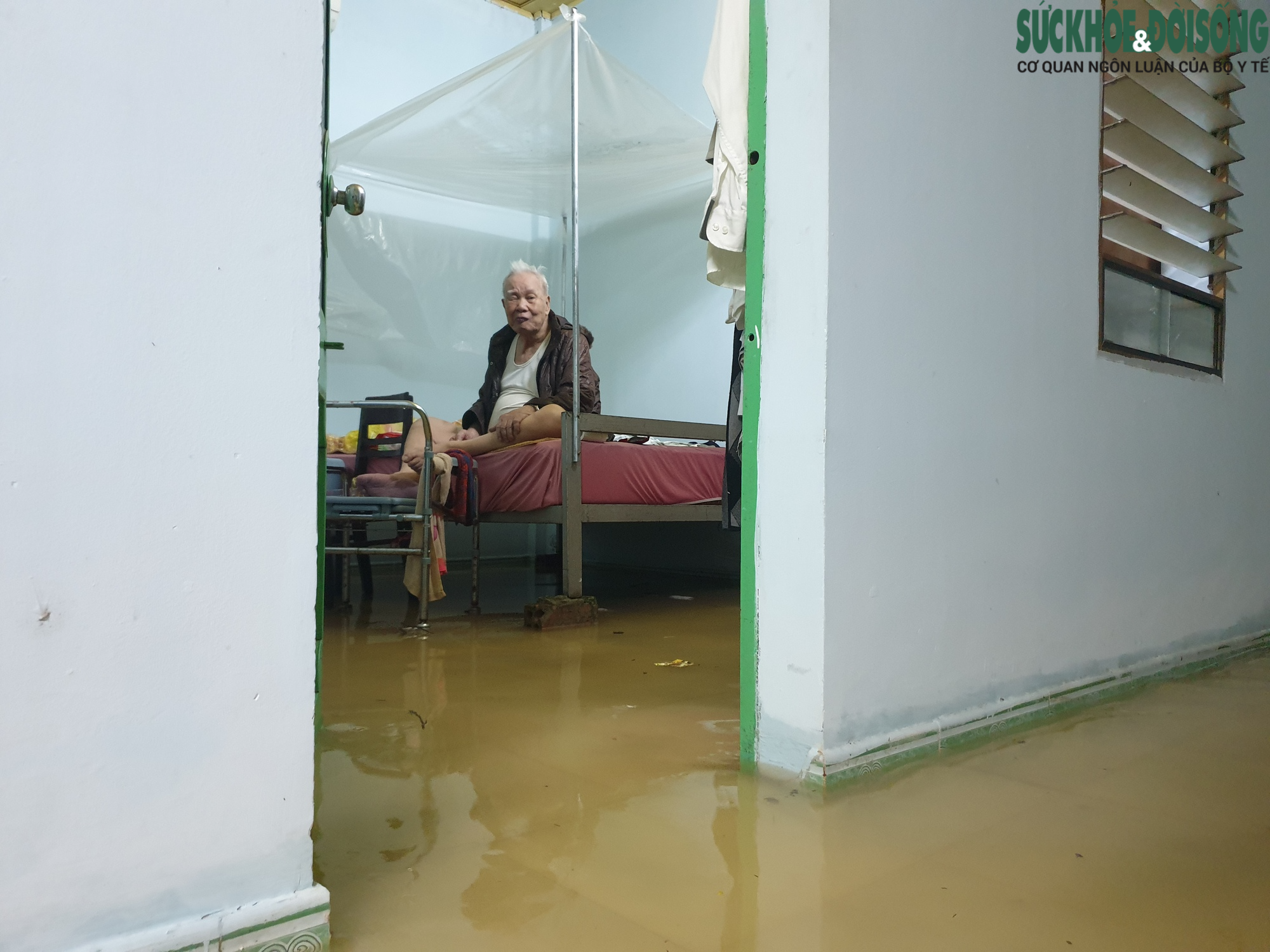 Mùa mưa lũ về người dân nơm nớp nỗi lo ngập lụt - Ảnh 2.