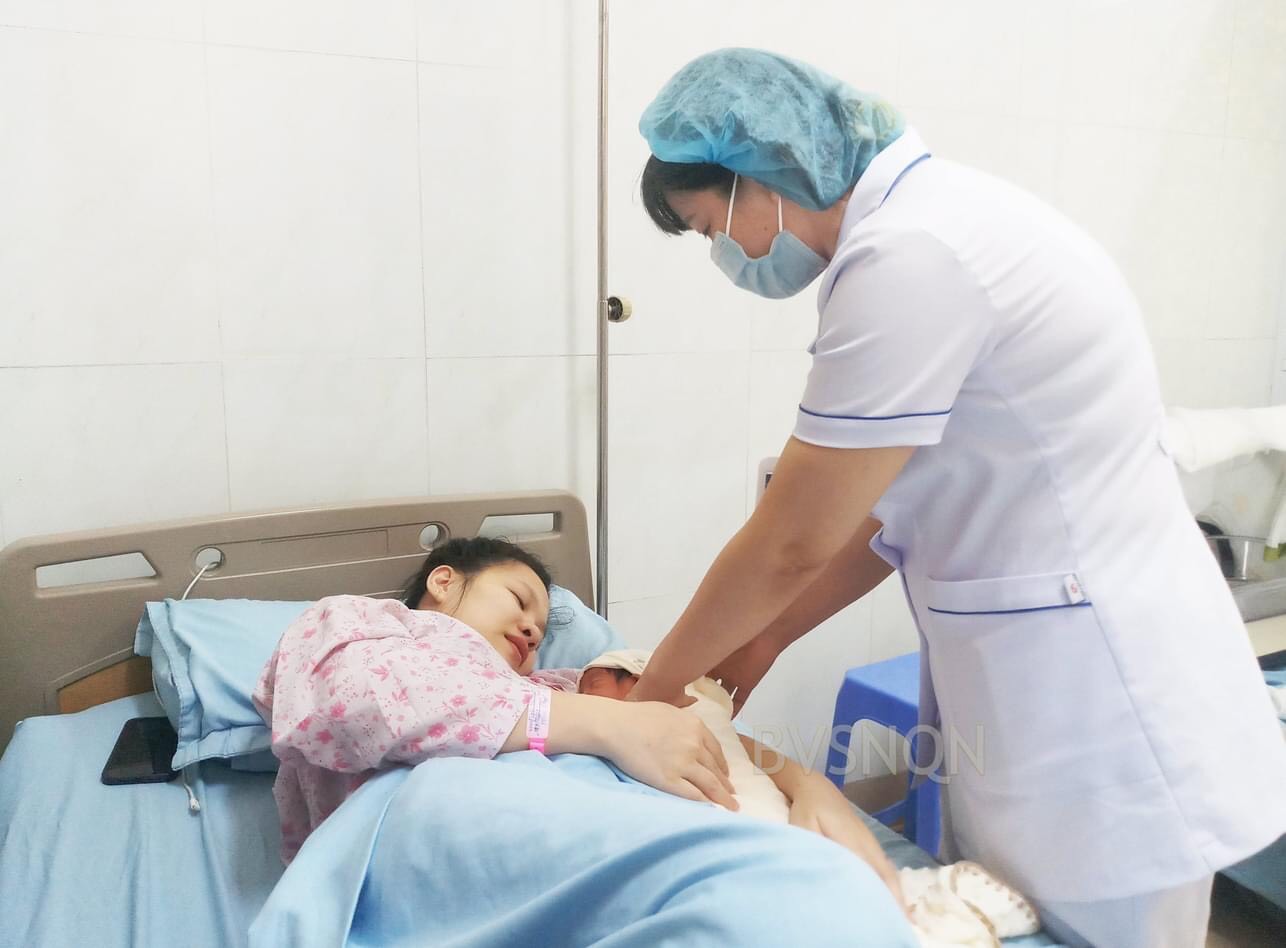 Quảng Ninh: Báo động đỏ toàn viện trong đêm, cấp cứu mẹ con sản phụ bị rau cài răng lược hiếm gặp- Ảnh 2.