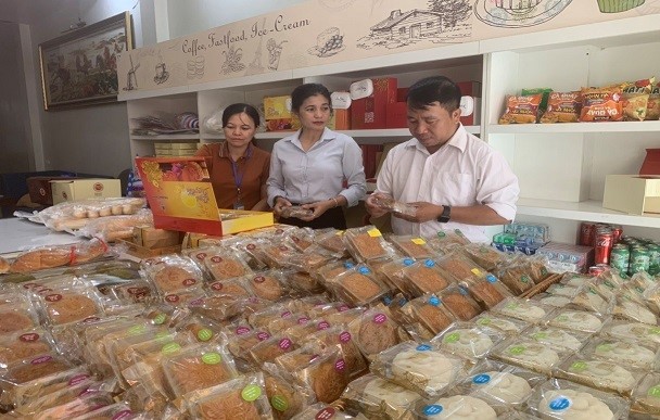 Lai Châu: Tăng cường công tác đảm bảo an toàn thực phẩm trong dịp Tết Trung thu năm 2023- Ảnh 2.