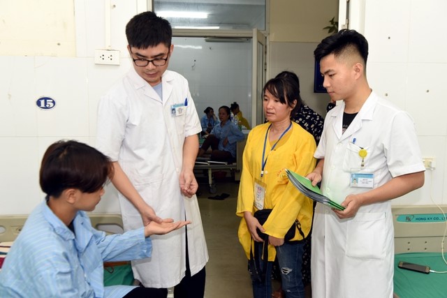 Bệnh viện Nội tiết Nghệ An điều trị hiệu quả Bệnh tăng tiết mồ hôi tay- Ảnh 2.
